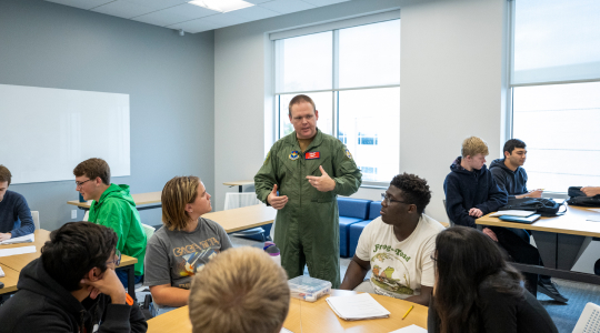 Maj. Jesse Evans, far left, assistant professor of ROTC aerospace studies at S&T, discusses a Kern Entrepreneurial Engineering Network concept with a group of FE 1100 students. Photo by Michael Pierce/Missouri S&T
