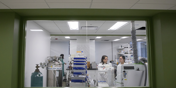 Dr. Honglan Shi work with students in the newly renovated Schrenk Hall third floor as part of the Center for Biomedical Research.